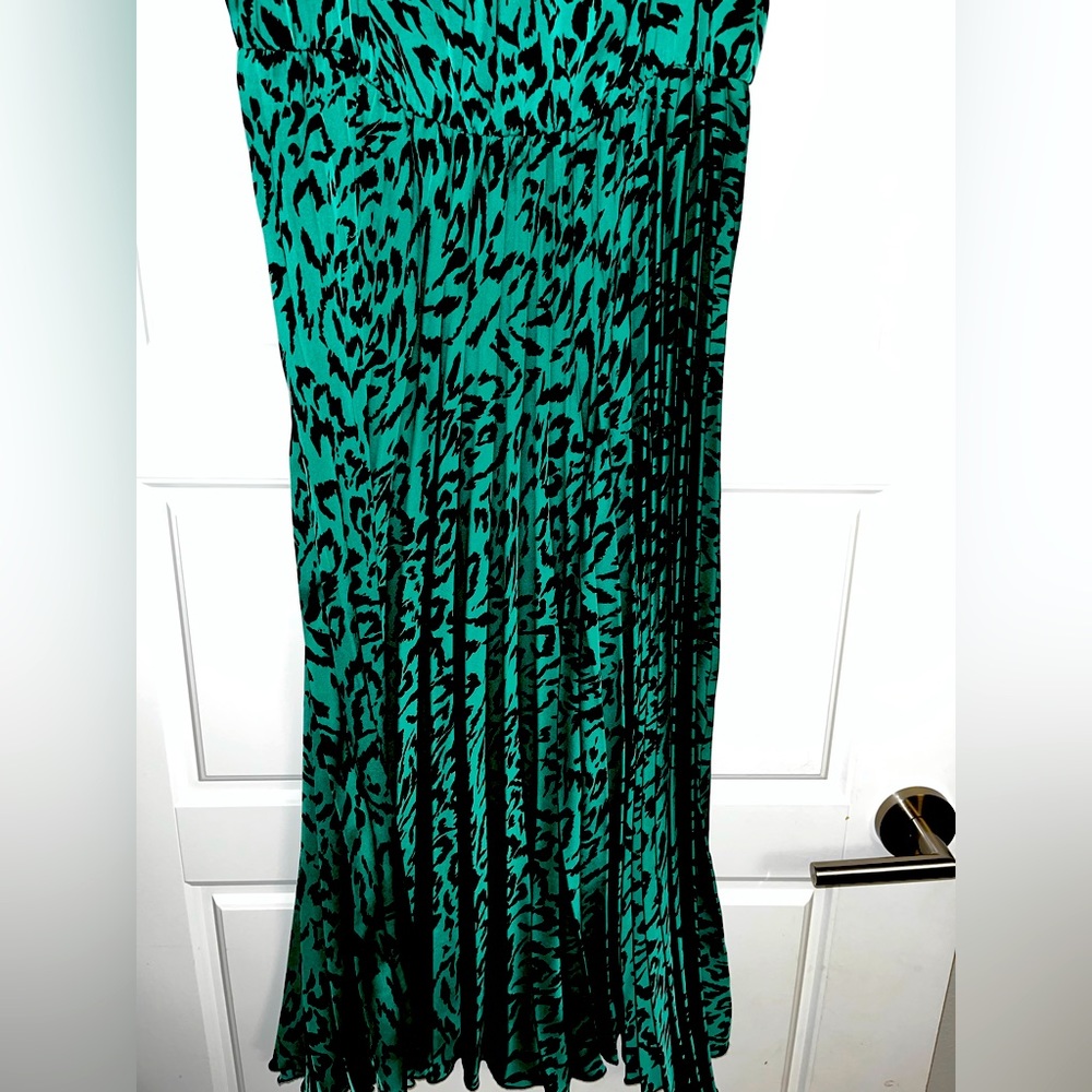 Emerald green and black leopard Banana Republic midi dress.  Size small.